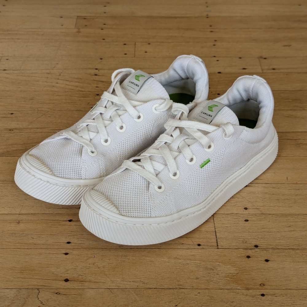 Cariuma White Sneakers Classic Minimalist Design